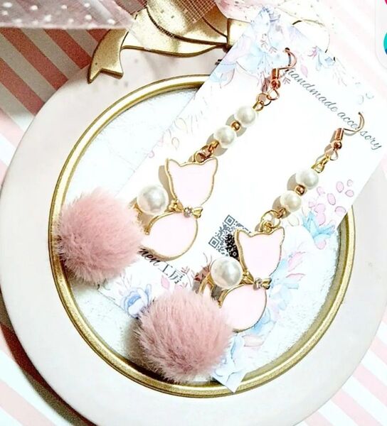 猫にゃん./大ぶり、お洒落なモフモフPierce/ earrings/ピンクver
