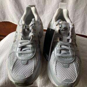 NIKE/ナイキ ウィメンズ V2K ラン FD0736 新品未使用