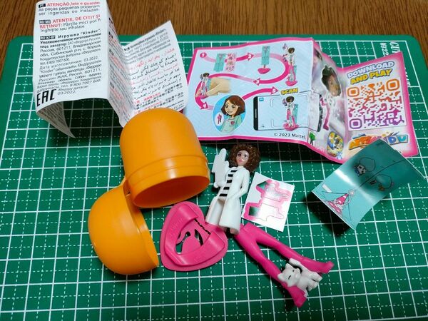 海外製 バービー 獣医 Kinder Joy Barbie チョコエッグ