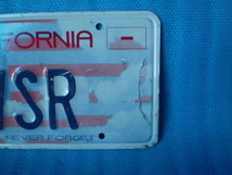 California ADVSR' ライセンスプレート。１枚。Ｏｌｄ　Ｕｓｅｄ．ビンテージ。70s 80s 90s 00s USナンバープレート。_画像5