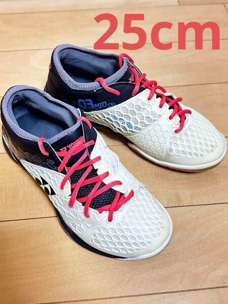 YONEX バドミントンシューズ 25cm パワークッション