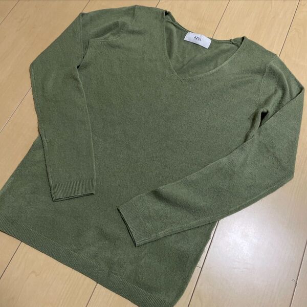 VネックニットグリーンAZUL by moussy