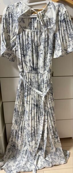 ★タグ付き 新品未使用 美品 ワンピース 花柄 M 半袖