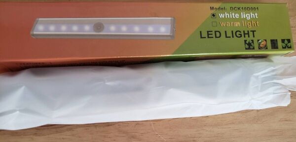 LED センサーライト 人感センサー 電池式 自動点灯 昼白色 1本