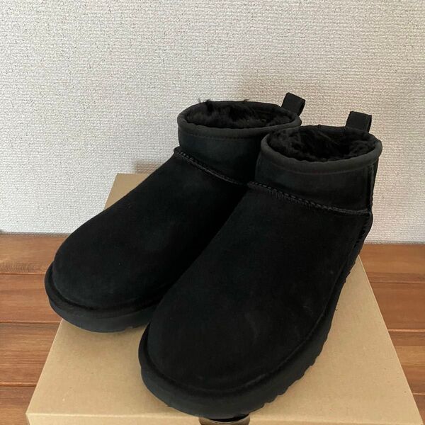 UGG アグ Classic Ultra Mini クラシックウルトラミニ 黒ブラック USA7/24cm ムートンブーツ