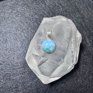 【新品未使用】匿名配送、ドミニカ共和国産ブルーペクトライト天然ラリマーのペンダントトップ、チャーム、ブレスレットに付けても可愛い