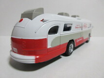 ★新品　ラスト1　★Coca Cola デザイン 1960年代 アメリカのバス 1台　★Motor City Classics 製　長さ16cm　1/64_画像5