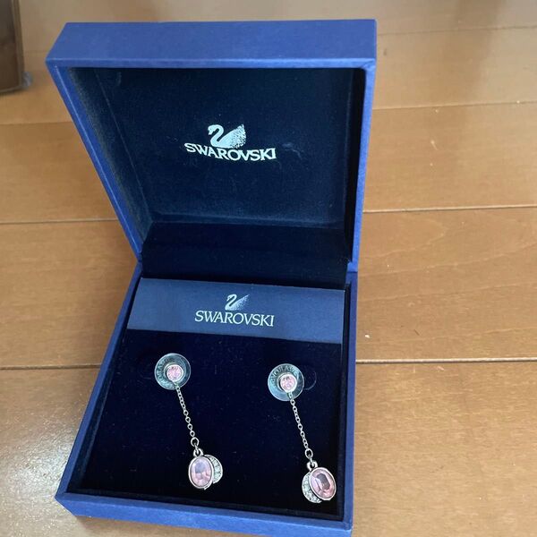 SWAROVSKI ピアス
