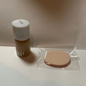 UVW ホワイトスキンリキッド ベージュオークル10〈ファンデーション〉