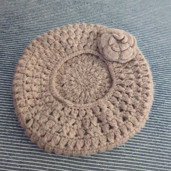 【クーポンでさらに200円引き】【中古品】FOREVER21 ピンク ニット帽 花モチーフ付き