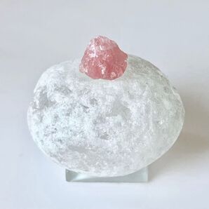 シーアストーン ブラジル産川流れ風水晶 と ミニミニインカローズ原石 セット 台座つき