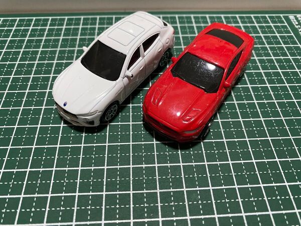 ミニカー RMZ Crry 2015 mustang と Maserati Levanue GTS 2台セット
