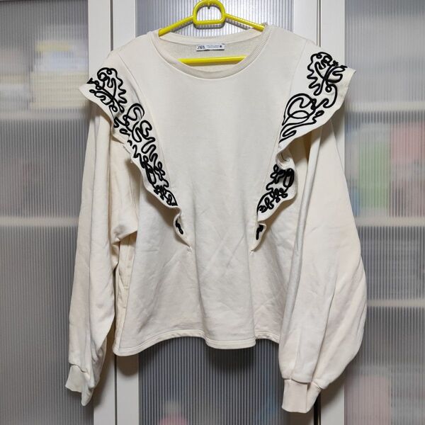 A5671 【最終価格】ZARA アイボリー フリル トレーナー