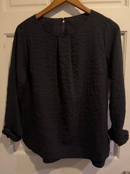 ブラック 長袖シャツ 袖口リボン 丸首 ゆったり UNIQLO GU 春服