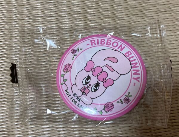 【送料無料】非売品 ESTHER BUNNY くら寿司 エスターバニー 缶バッジ ビッくらポン リボンバニー