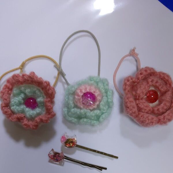 ハンドメイド 毛糸花形ヘアゴム ねこピン留め