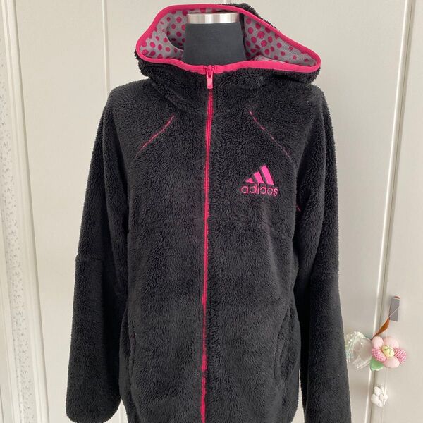 adidasボア フード付きジャンパー