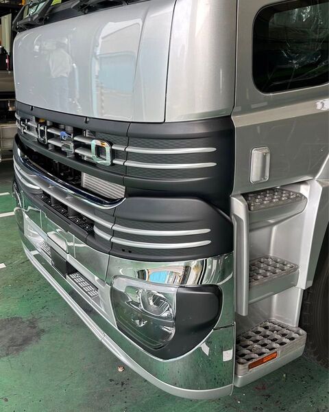 フィッティング抜群 新型 fuso 17 スーパーグレート グリル ステッカー カラー変更可能です
