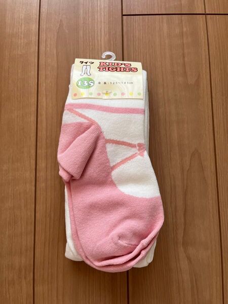 タイツかわいい女の子白リボン靴かわいいデザインです。125〜145センチ
