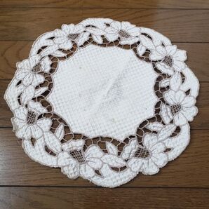 花瓶敷き ドイリー 28㎝径 レース 刺繍 クラシカル 敷物 マット
