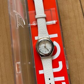 スウォッチ swatch ホワイト 防水 耐衝撃性 アナログ レザー スイス製