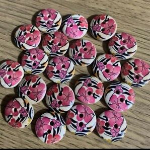新品未使用 ピンクのお花 20個 ウッドボタン 木のボタン 15mm