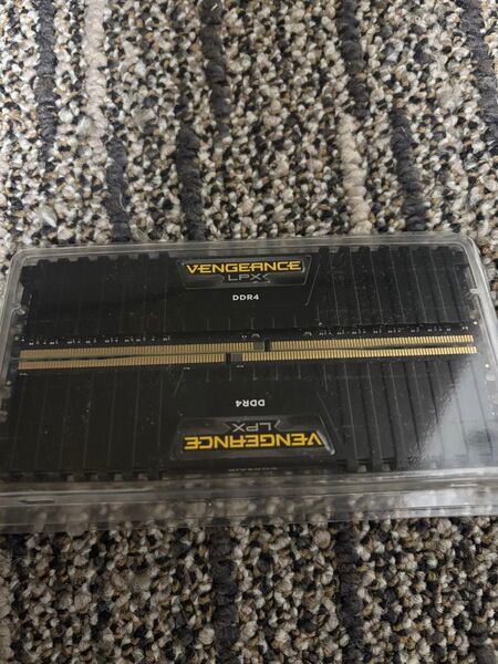 コルセア製メモリ32GB(16GBx2枚)