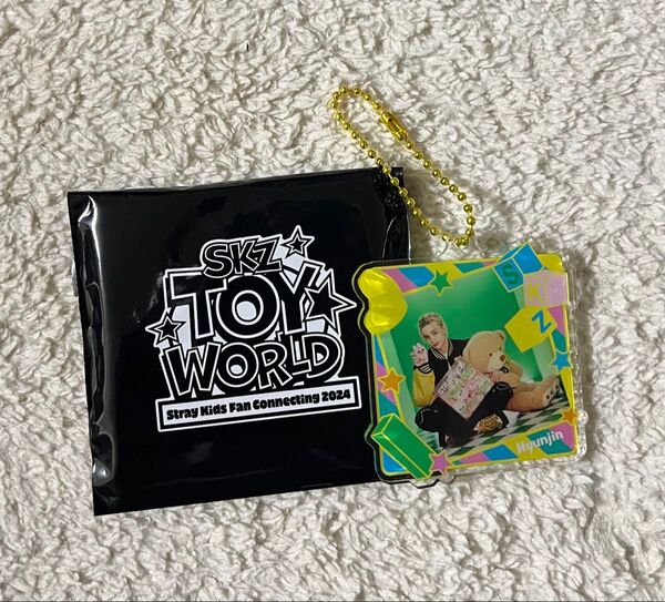StrayKids スキズ SKZ TOY WORLD ランダムフォトキーホルダー ヒョンジン