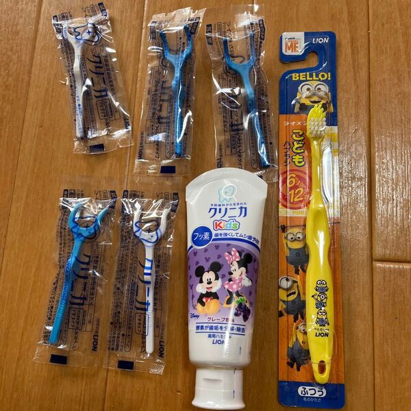 クリニカ 歯磨き粉 歯ブラシ 隙間磨き ライオン ミニオン セット