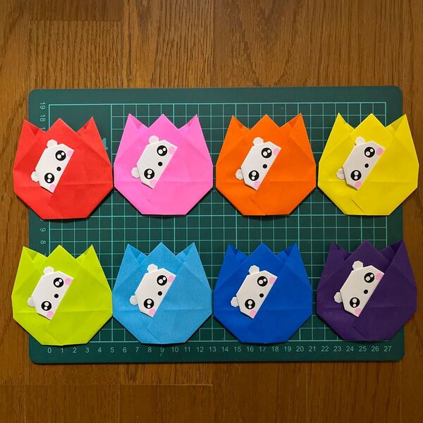 ハンドメイド 折り紙/チューリップからのぞいた白くまさん 8枚/壁面飾り 壁飾り メッセージカード 名札 折り紙リース