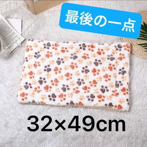 いまなら598円 ラスト1点 ペット マット 白 足跡 クッション 犬 猫 小動物 ふわふわ カーペット 冬 あったか 丸洗い