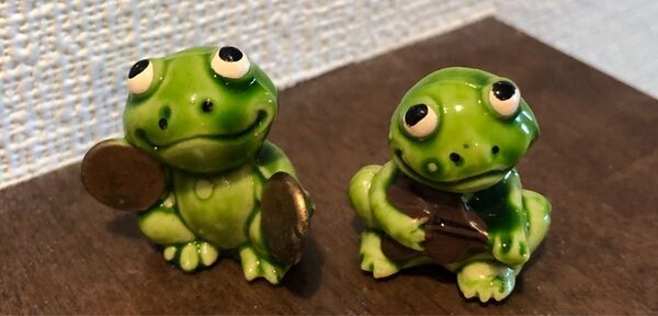 ガラス細工のカエル 2個 ミニチュア 置物