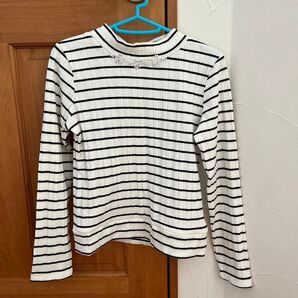 パターンフィオナ バックリボンビジュー付きトップス