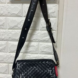 B.C.+ISHUTAL 牛革ボディーバッグ