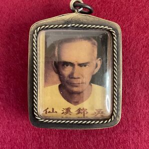 この護符は、タイの伝統的なお守りプラクルアン タイ現地譲り受け品