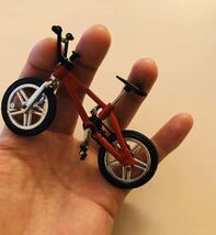 ミニフィンガー Bmxオブジェ　置き物　置物指バイク BMX フレームモデル合金インテリア、オブジェ、アンティーク　自転車　チャリ_画像3