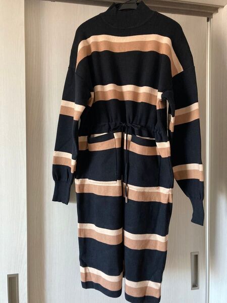 ニットワンピース ハイネック 黒×白×ベージュ