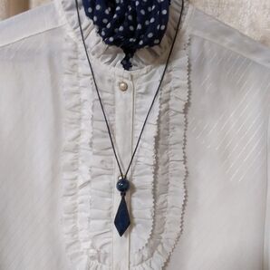 No.58☆ハンドメイド陶芸作品*小さい玉が可愛いペンダント☆あい色が華やかファッションペンダント♪~☆