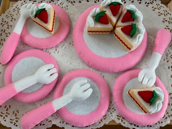 ハンドメイド フェルト フェルトケーキ フェルトお皿 フェルトフォーク ミニイチゴケーキ 6個 他9点セット ままごと