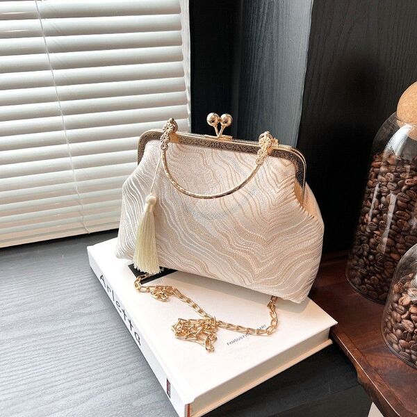 パーティバッグ ハンドバッグ ホワイト 白 がま口 結婚式 和装 3way ショルダー マチ有り 上品 華やか