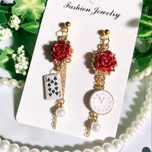 ハンドメイド バラとトランプのピアス
