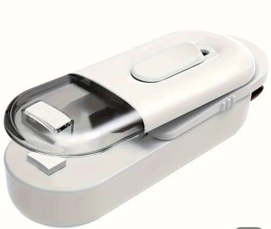 2-in-1 ミニバッグシーラー&カッター 持ち運び可能な熱真空シール機フレッシュ食品保存用 電池式ブラックキッチンガジェット