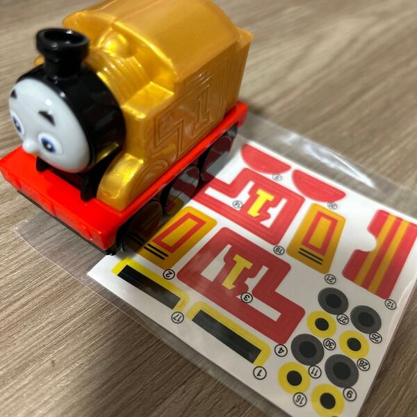 80周年スペシャル!金のトーマス ハッピーセットおもちゃ