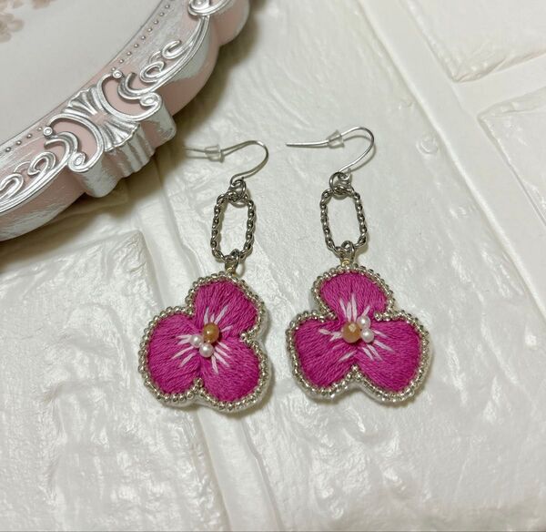お花刺繍 ピアス 刺繍 お花 ハンドメイド 春カラー ピンク系 ニッケルフリー
