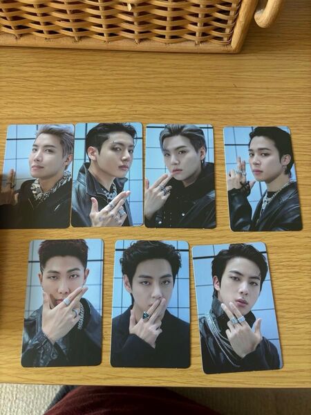 BTS UNO カードゲーム BTSカード 全員 セットで こちらでお譲りいただきましたが使わないので 是非