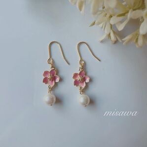 桜とパールの揺れるピアス(ステンレス製)