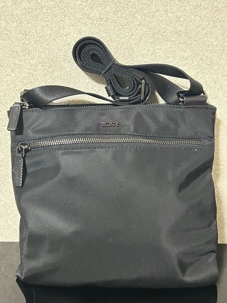TUMI ショルダーバック ブラック美品