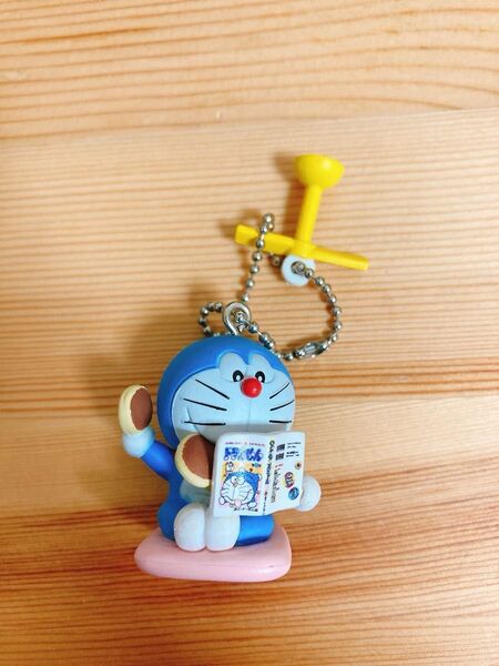 藤子・F・不二雄ミュージアム 限定ガチャ くつろぎドラえもん タケコプター 当時物