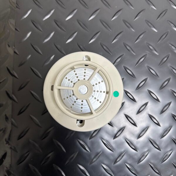 ホーチキ 熱感知器 定温式スポット型感知器 DFG-1B70L 消防設備 自火報 1種 70℃ 2017年製造