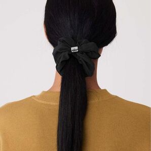 Alo yoga アロヨガ BEAD IT OVERSIZED シュシュ ヘアゴム ヘアアクセサリー